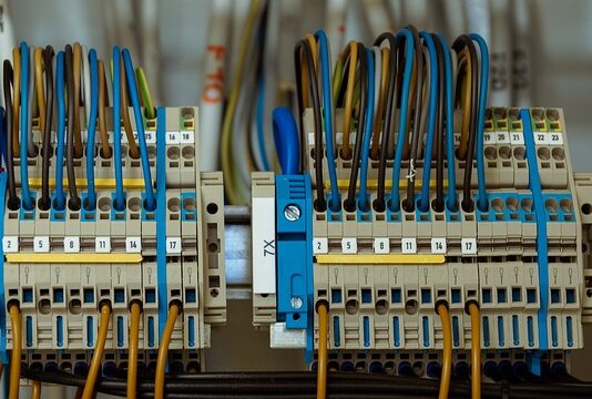 Jakie obciążenie wytrzyma bezpiecznik 16A? Jakie obciążenie wytrzyma bezpiecznik 16A?