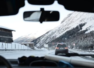 Odmrażacze do szyb – jak wybrać preparat, który najlepiej sprawdzi się zimą? odmrażacze do szyb